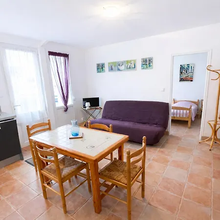 Maisonnette Plain-pied - 600m & Centre, Parking - Fr-1-22-393 *